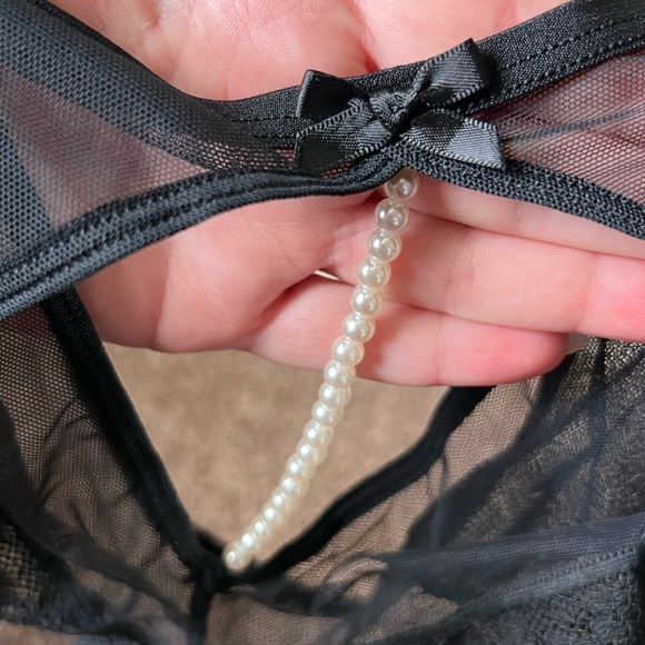 NWT Victoria’s Secret black lace panties with string of pearls in back…🖤 - Picture 3 of 4